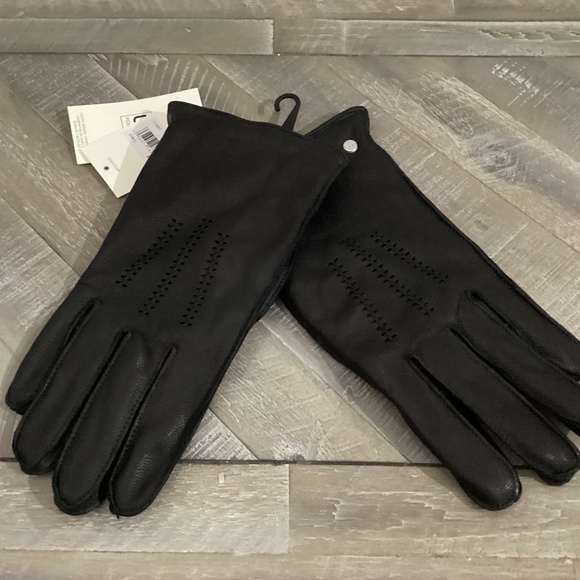 UGG Other - UGG Faux Fur Lined Wrangell Smart Glove, size L